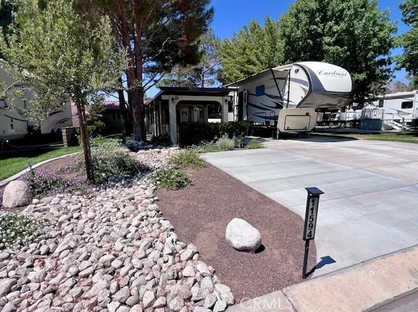 11594 Wedgewood Dr, Apple Valley, CA 92308