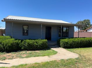 1219 13th St, Seagraves, TX 79359