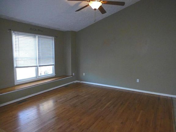 3rd image of 307 N Mill Ct
