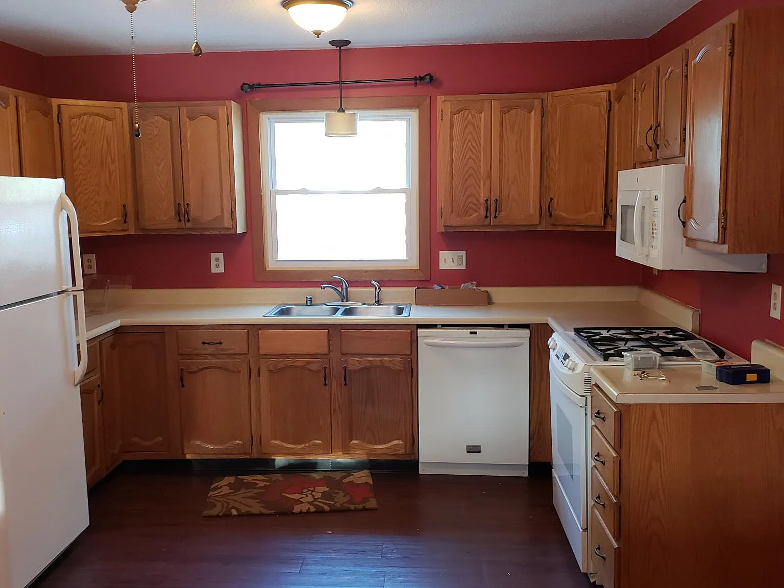3 bed, 1.5 bath, 1400 sqft, $2,400 — Photo 4