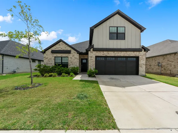 498 Oak Creek Dr, Lavon, TX 75166