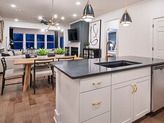 Large Kitchen with Cafe