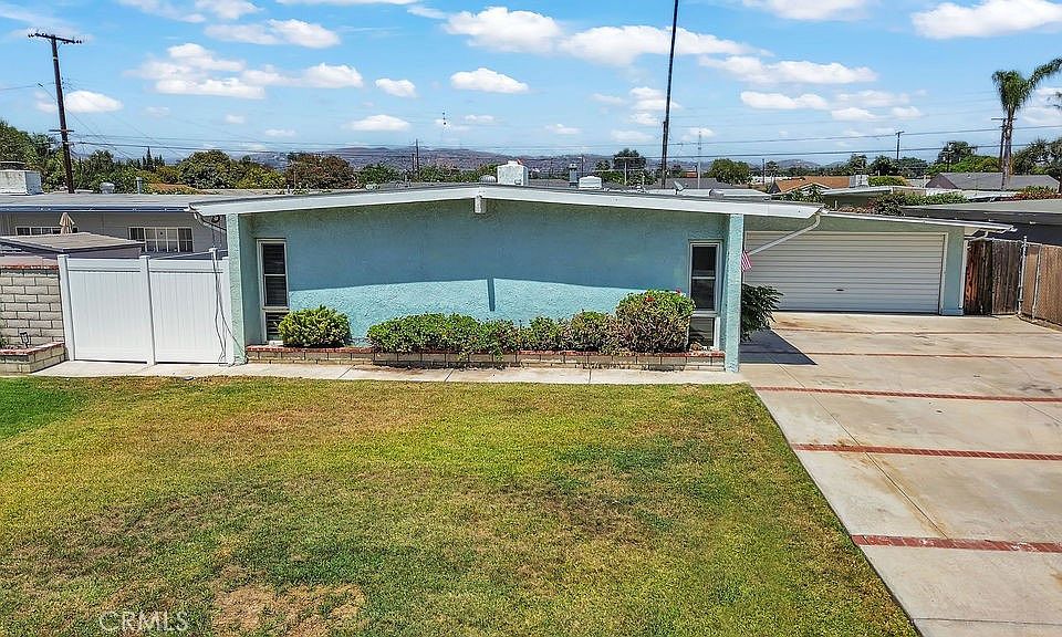 1st image of 14033 Oval Dr