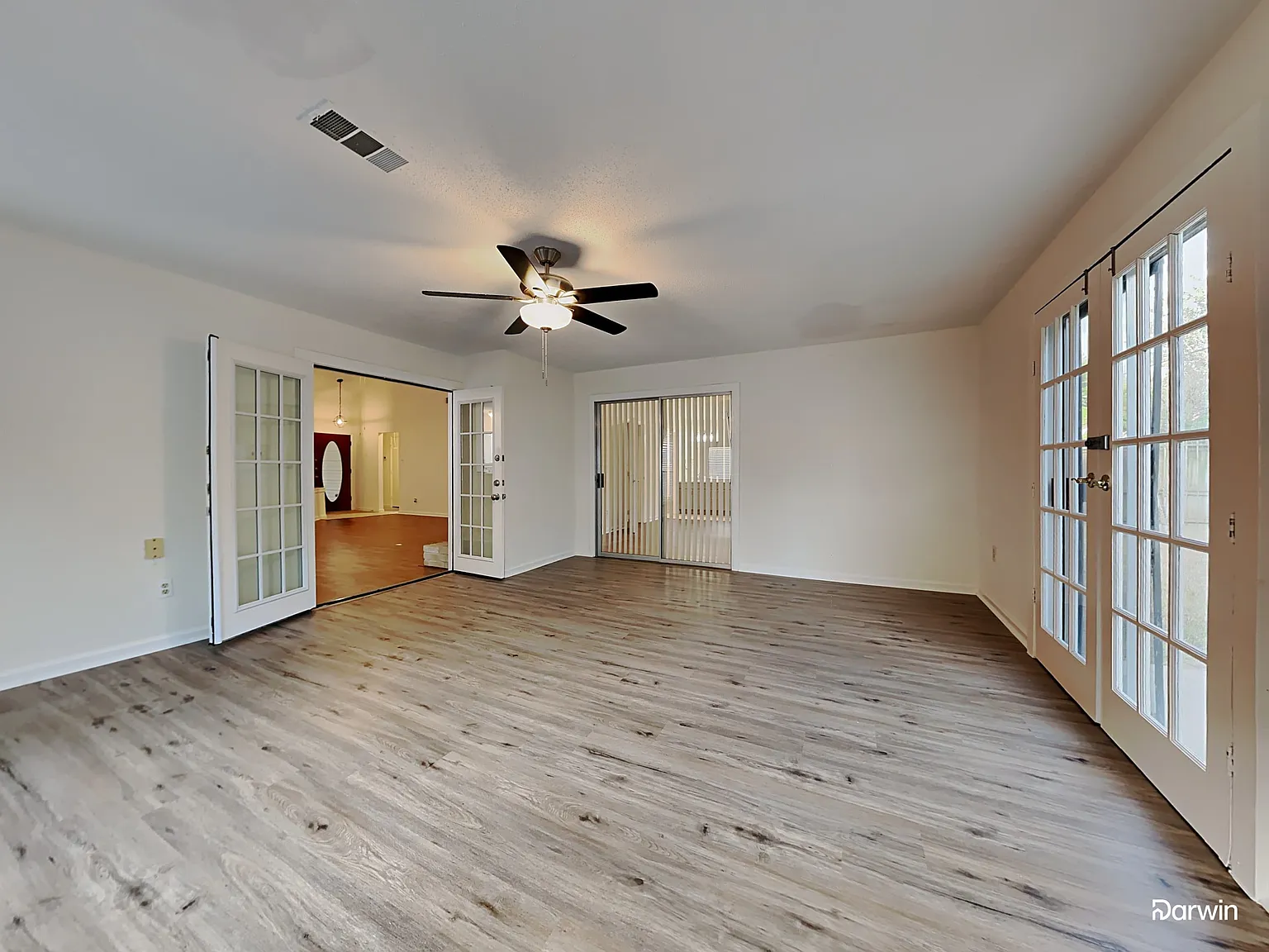 3 bed, 2.0 bath, 2076 sqft, $2,370 — Photo 4