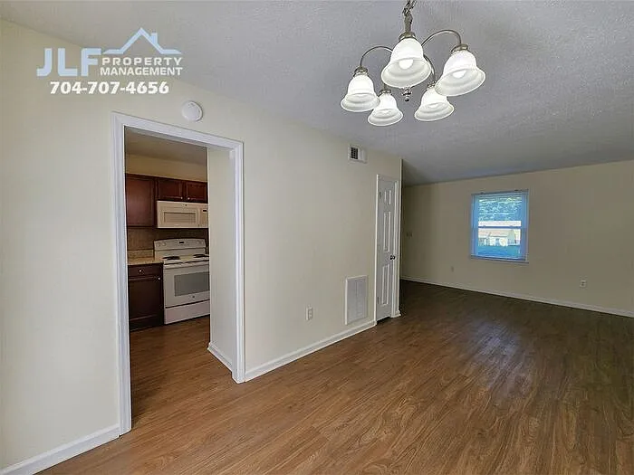 2 bed, 1.5 bath, 924 sqft, $1,195 — Photo 4