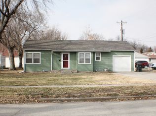 1009 4th St, Clay Center, KS 67432
