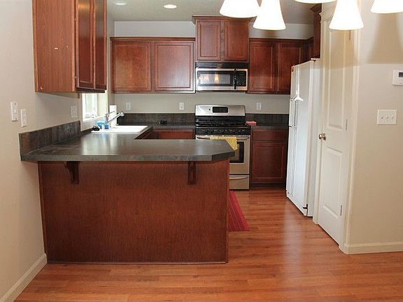3rd image of 5212 NE 28th Ct