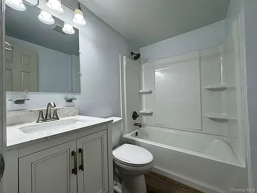 5 Lexington Hl Photo 1