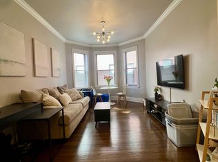 665 W Barry Ave APT 2S, Chicago, IL 60657