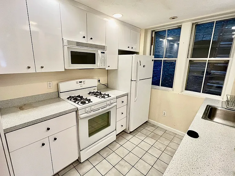 108 Myrtle St #A — Photo 2
