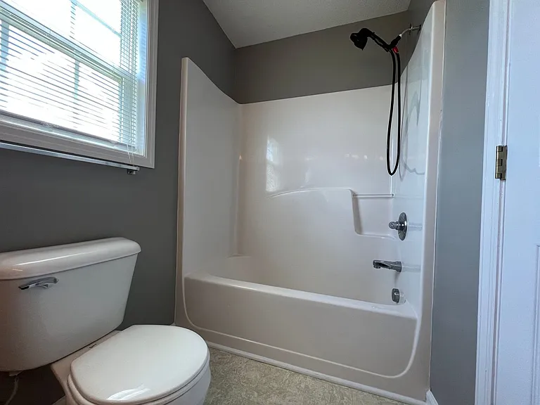 304 Mann St — Photo 30