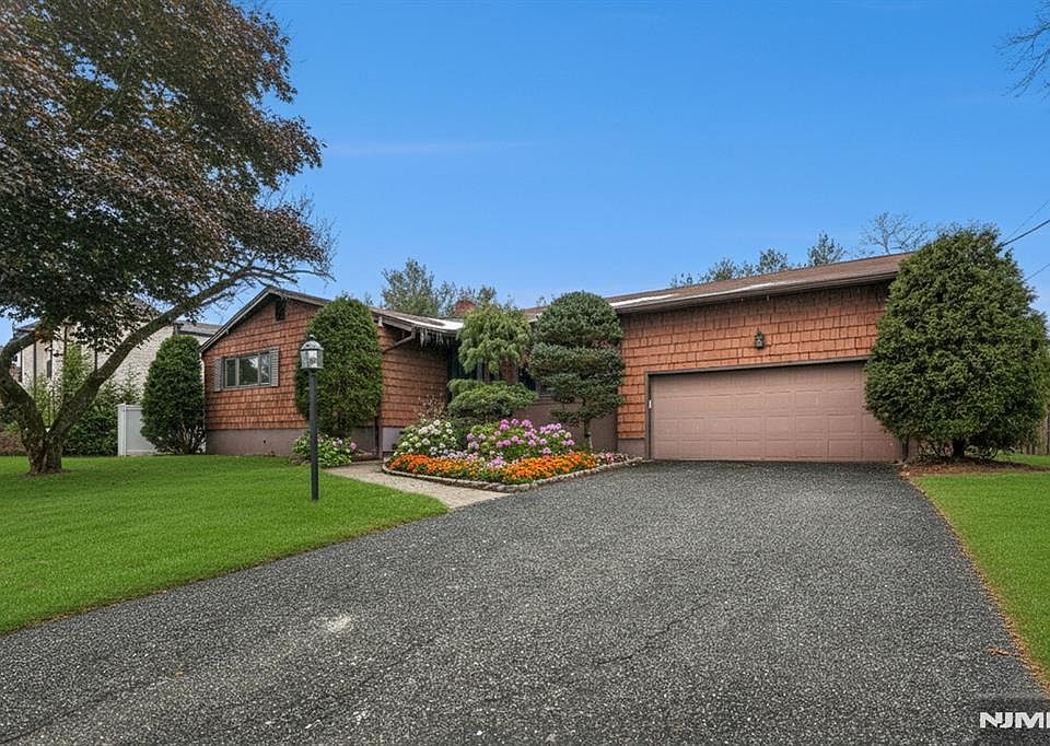 1st image of 44 Lynn Dr