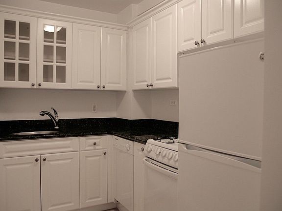 4th image of 222 E 19th St APT 1B