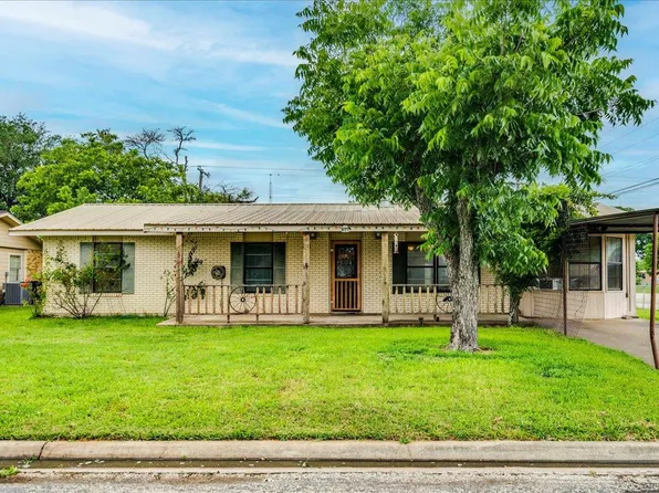 985 N Chambers St, Giddings, TX 78942