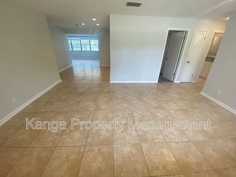1317 Willow Rd — Photo 4