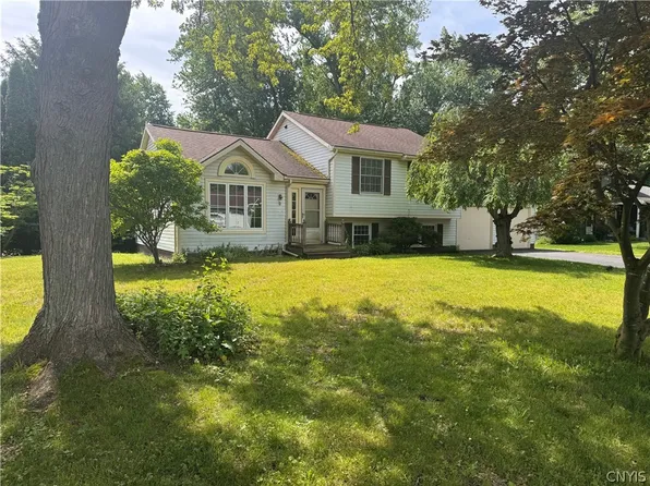 6 Fruitwood Dr, Liverpool, NY 13090