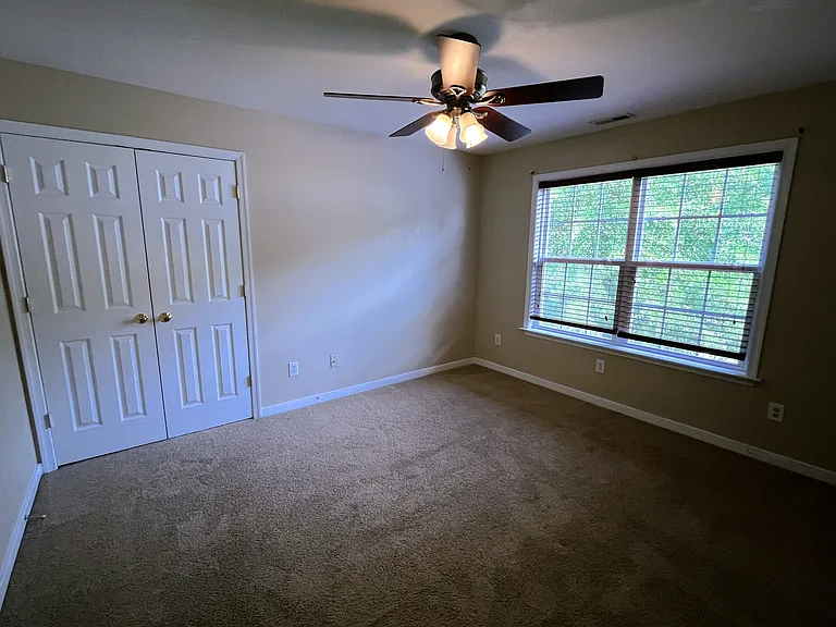 410 Queensbury Ln — Photo 17