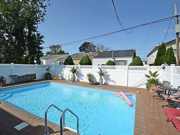 3rd image of 16122 88th St