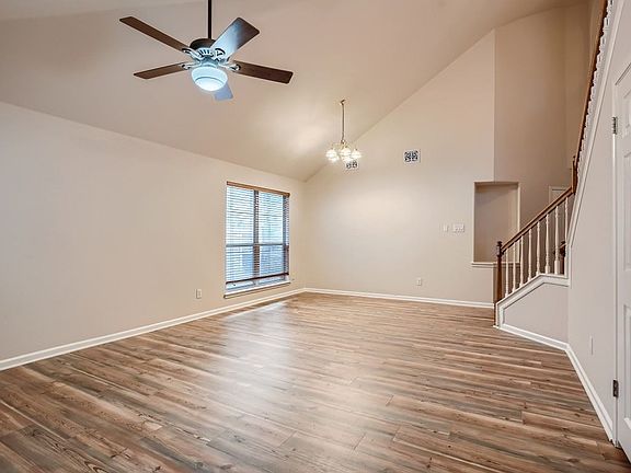 4th image of 1737 Gaylord Dr