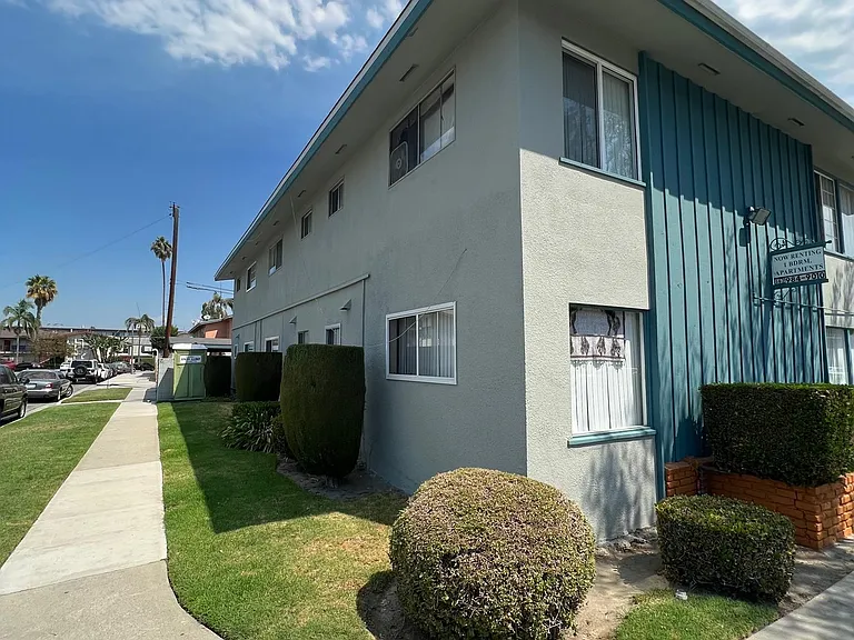 535 E Adams St #15 — Photo 23