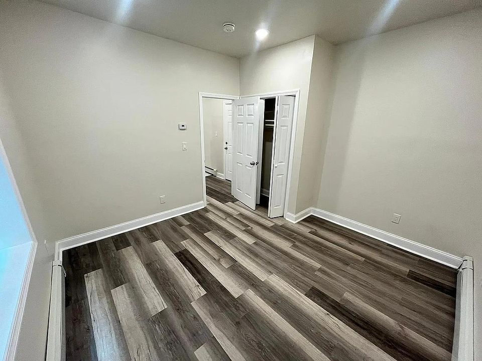 2nd image of 361 Danforth Ave #4AE