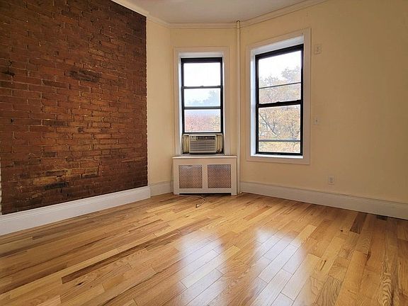 3rd image of 48 Stuyvesant St APT 10