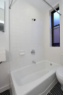 Rented by Aether Property Group | media 29