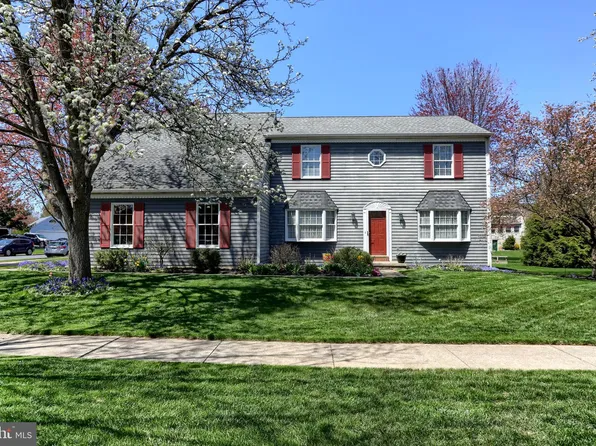 2035 Southpoint Dr, Hummelstown, PA 17036