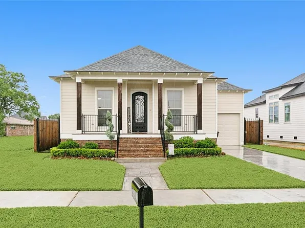 8541 Victory Dr, Chalmette, LA 70043