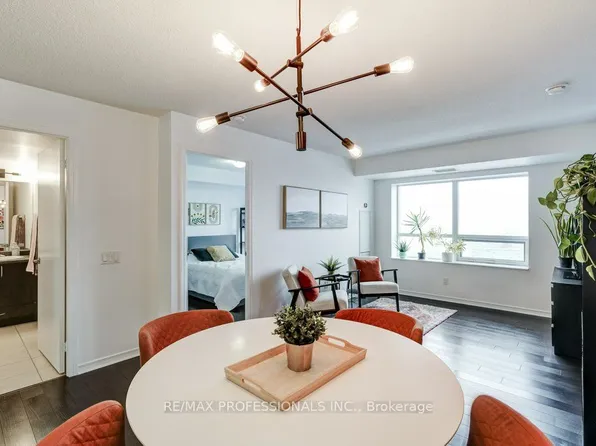 60 Heintzman St #930, Toronto, ON M6P 5A1