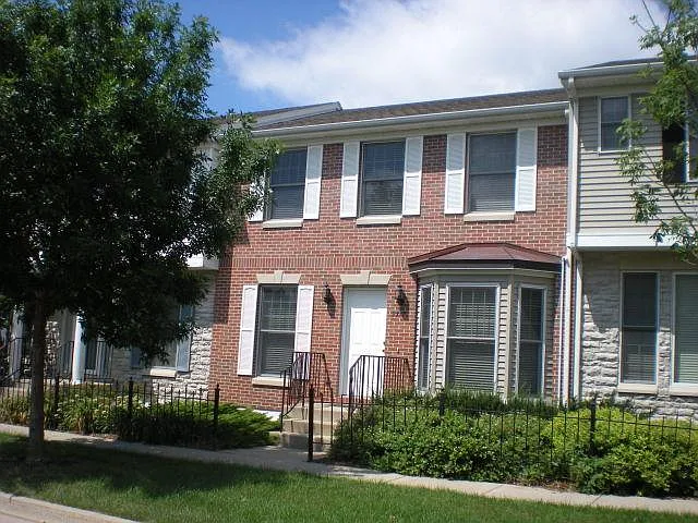 3 bed, 2000 sqft, $1,825 — Photo 2