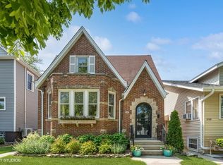 5707 W Warwick Ave, Chicago, IL 60634