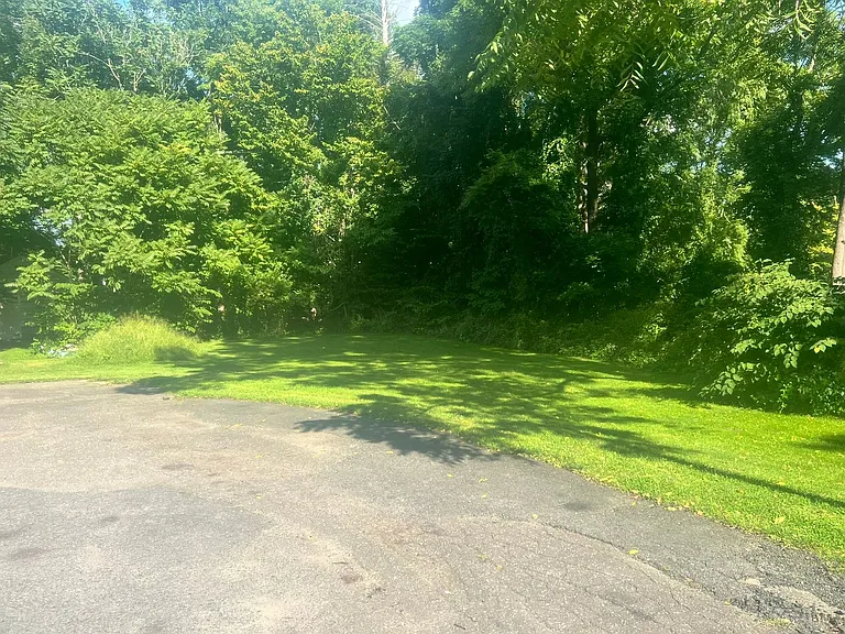 33 South Main Street — Photo 24