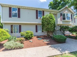 20 Primrose Dr, Cranston, RI 02921
