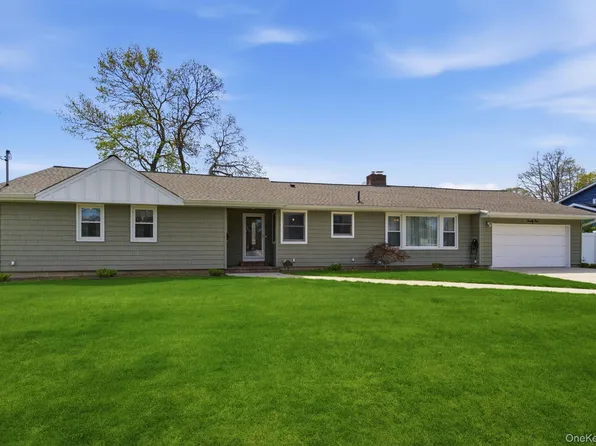 22 Wiggins Street, Ronkonkoma, NY 11779