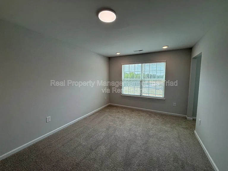 111 Oakdale Forest Ln — Photo 15