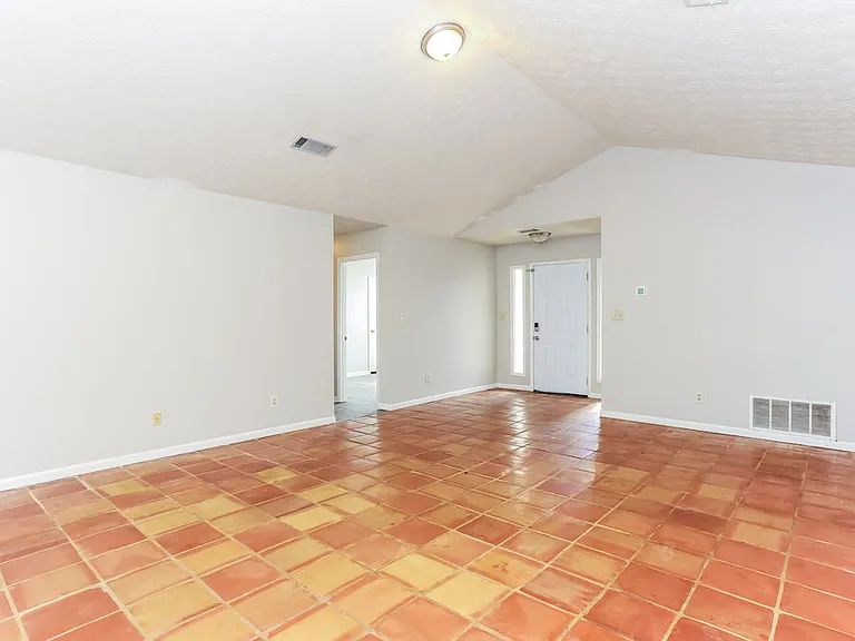 202 Northbridge Dr — Photo 4