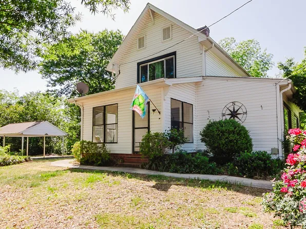 97 Nantahala St, Badin, NC 28009