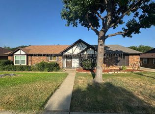 1120 Highpoint Rd, Bedford, TX 76022