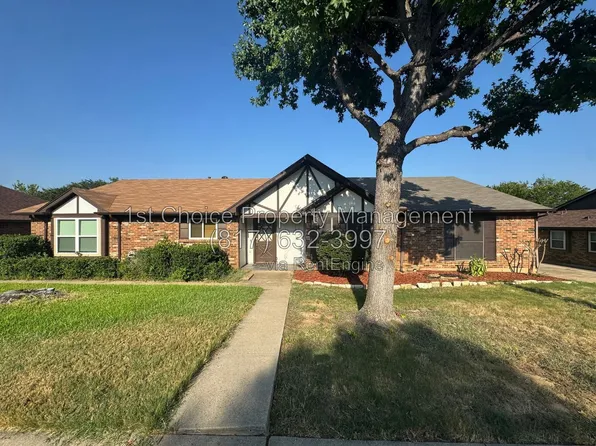 1120 Highpoint Rd, Bedford, TX 76022