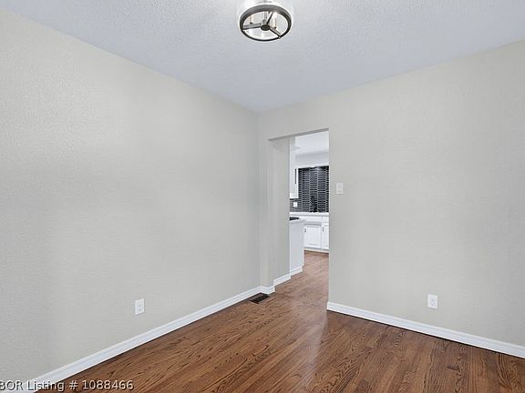 4th image of 5516 Country Club Ave