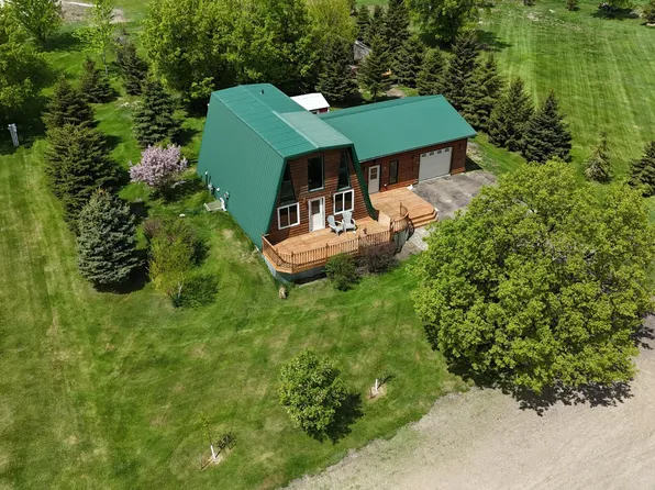 201 Shore Ln, Devils Lake, ND 58301