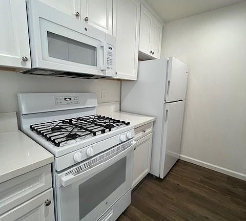 3rd image of 4840 Santa Monica Ave #6