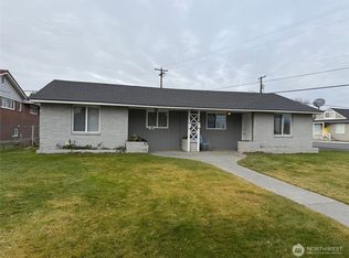 31-39 F St NW, Ephrata, WA 98823