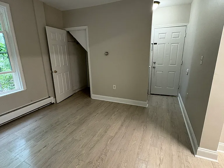 7 Circle Dr #4 — Photo 3