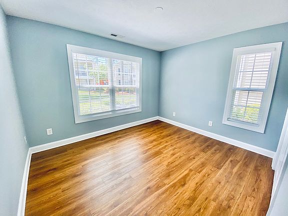 Right bedroom_05082021