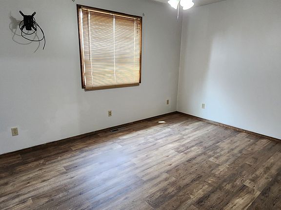 5th image of 1405 W 10th