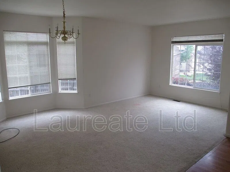 4 bed, 2.5 bath, 2525 sqft, $3,295 — Photo 3