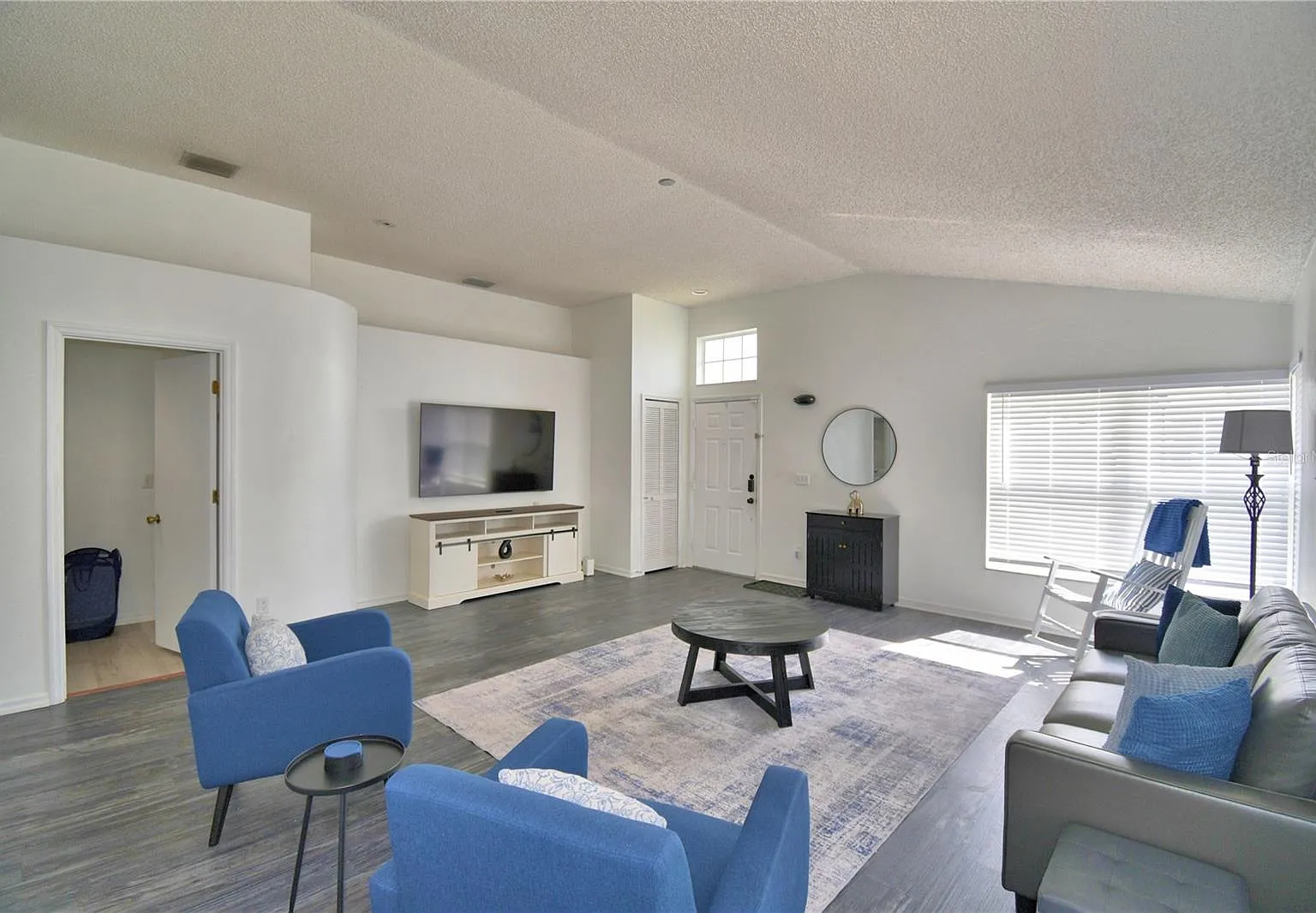 3 bed, 1712 sqft, $2,800 — Photo 1