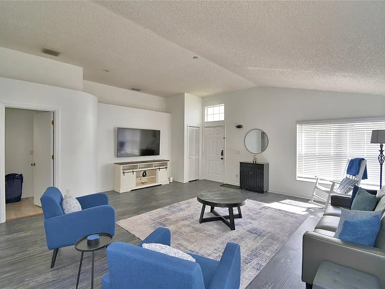 2935 Dickens Cir — Photo 1